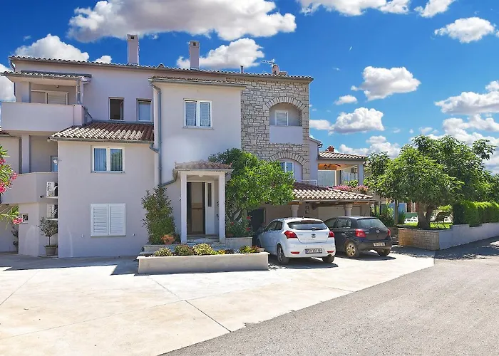 Casa de hóspedes Double With Pool 2261