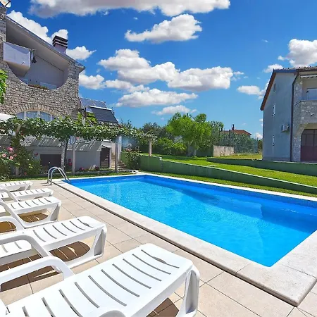 Double With Pool 2261 3* 梅杜林