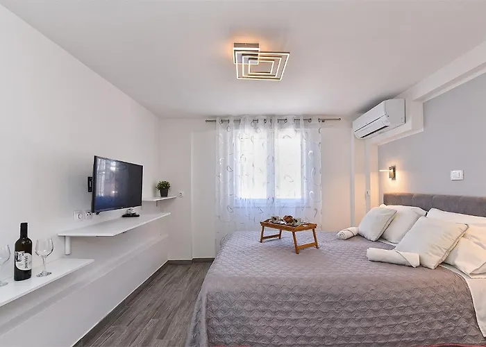 Double With Pool 2261 Konukevi