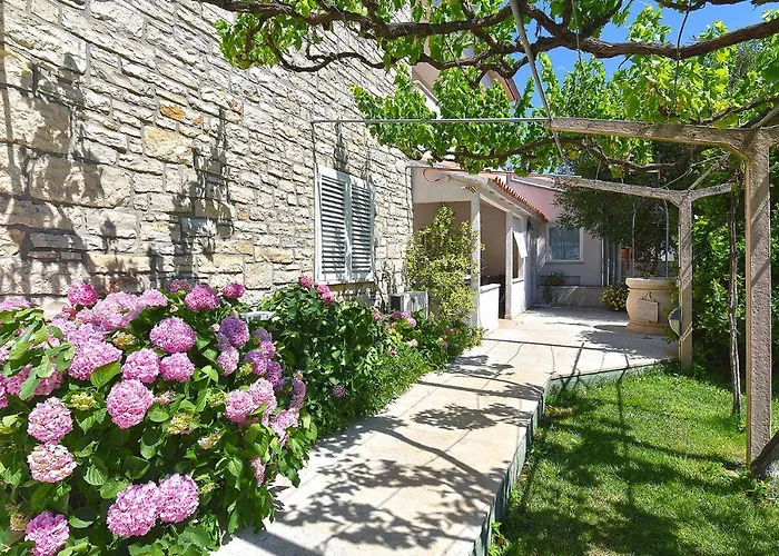 Double With Pool 2261 Gostinjska kuća 3*